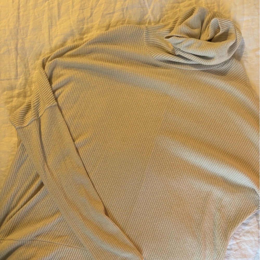 Cherish Size L White/Cream Ribbed Turtleneck
